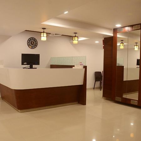 Hotel Ideal ヴァドーダラー エクステリア 写真