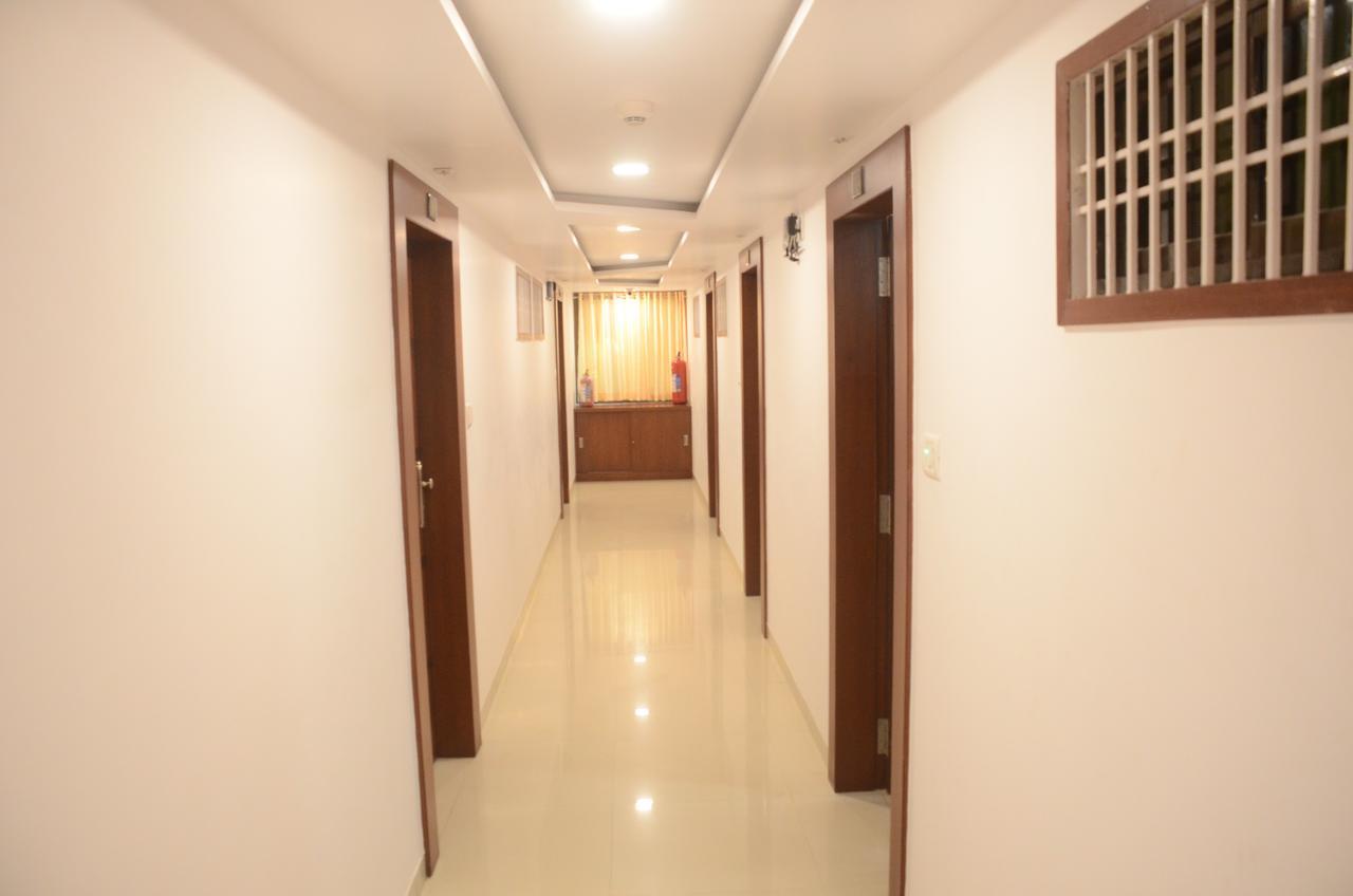 Hotel Ideal ヴァドーダラー エクステリア 写真