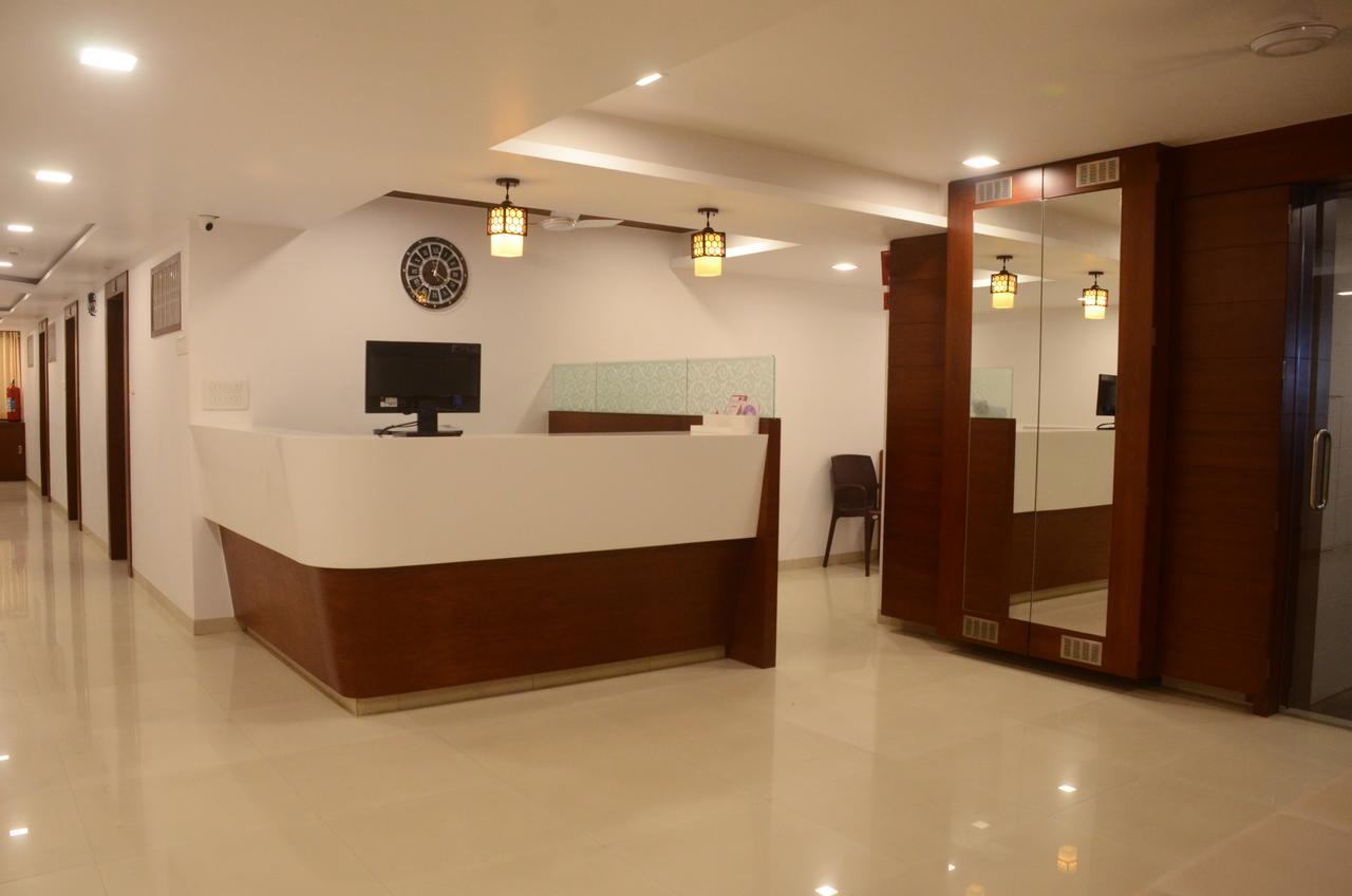 Hotel Ideal ヴァドーダラー エクステリア 写真