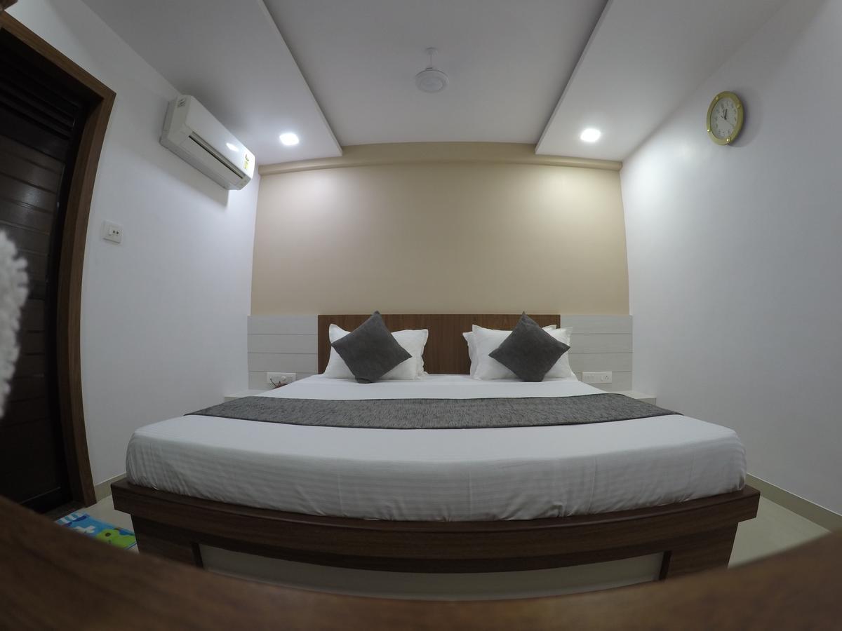 Hotel Ideal ヴァドーダラー エクステリア 写真