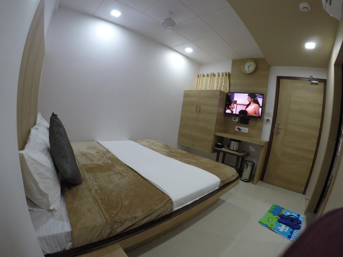 Hotel Ideal ヴァドーダラー エクステリア 写真