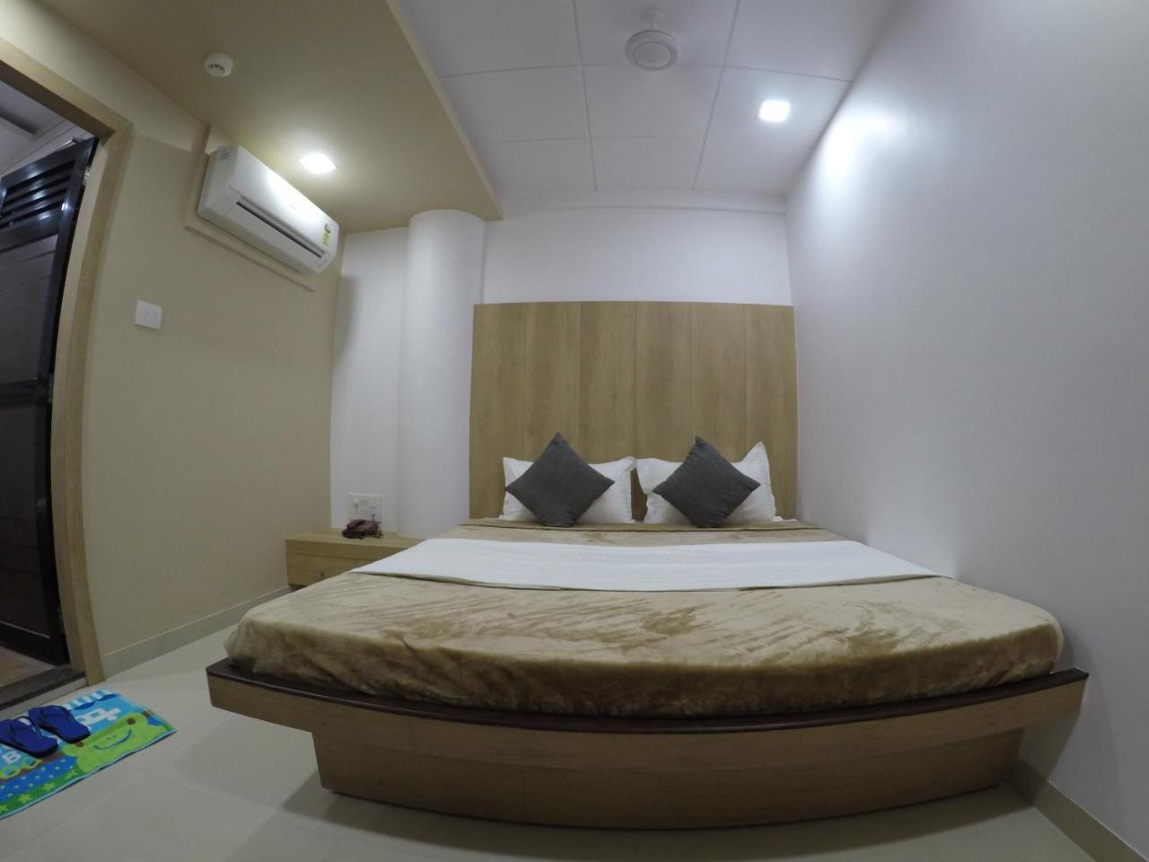 Hotel Ideal ヴァドーダラー エクステリア 写真